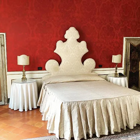 Palazzo Tucci Residenza D'epoca 4* Lukka