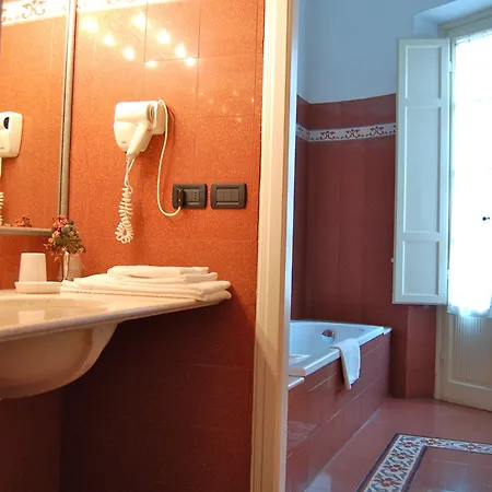Nocleg ze śniadaniem Palazzo Tucci Residenza D'epoca 4*