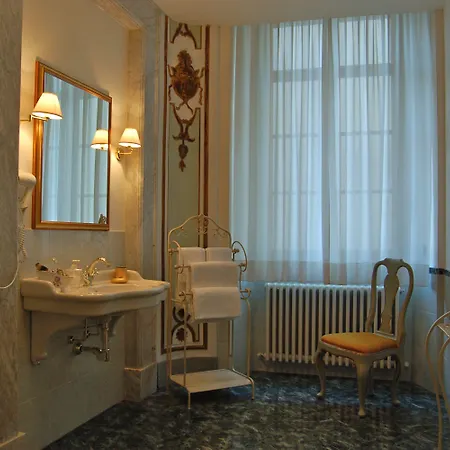 Palazzo Tucci Residenza D'epoca 4* Lukka