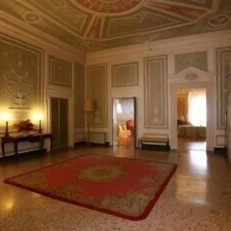 Palazzo Tucci Residenza D'epoca 4* Lukka