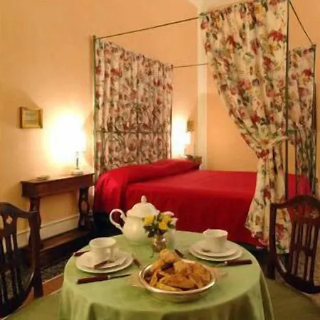 Nocleg ze śniadaniem Palazzo Tucci Residenza D'epoca 4*