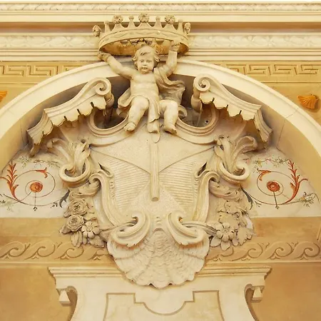 Palazzo Tucci D'epoca 4*