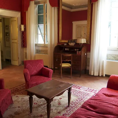 Nocleg ze śniadaniem Palazzo Tucci Residenza D'epoca 4*