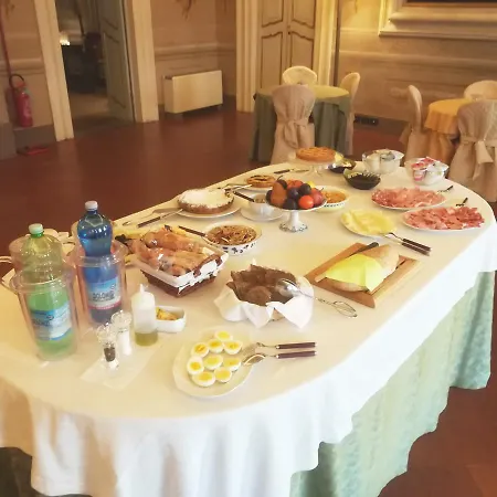 Nocleg ze śniadaniem Palazzo Tucci Residenza D'epoca