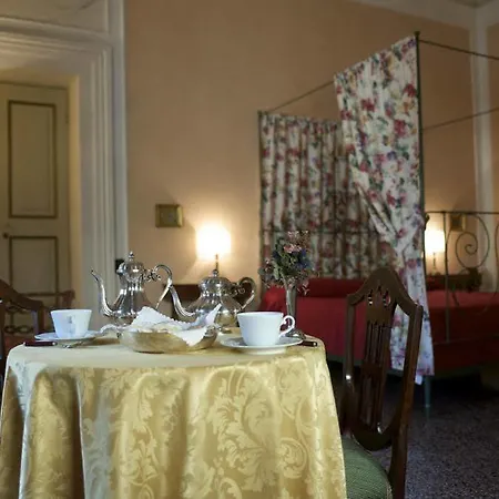 Palazzo Tucci Residenza D'epoca 4* Lukka