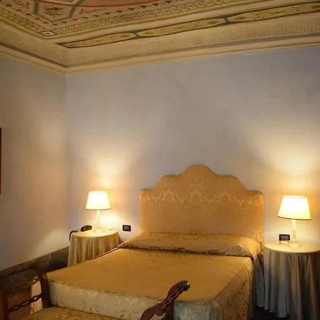 Palazzo Tucci Residenza D'epoca Nocleg ze śniadaniem 4*