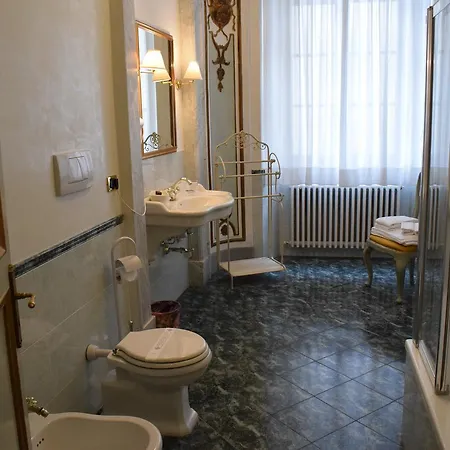 Palazzo Tucci D'epoca Lucca