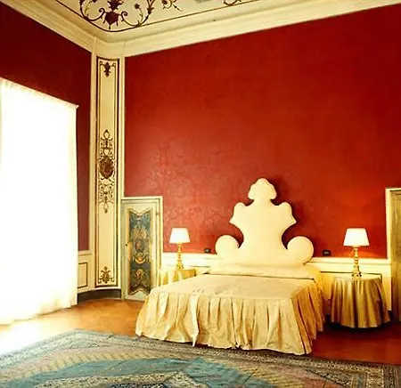 Palazzo Tucci Residenza D'epoca Bed & Breakfast 4*
